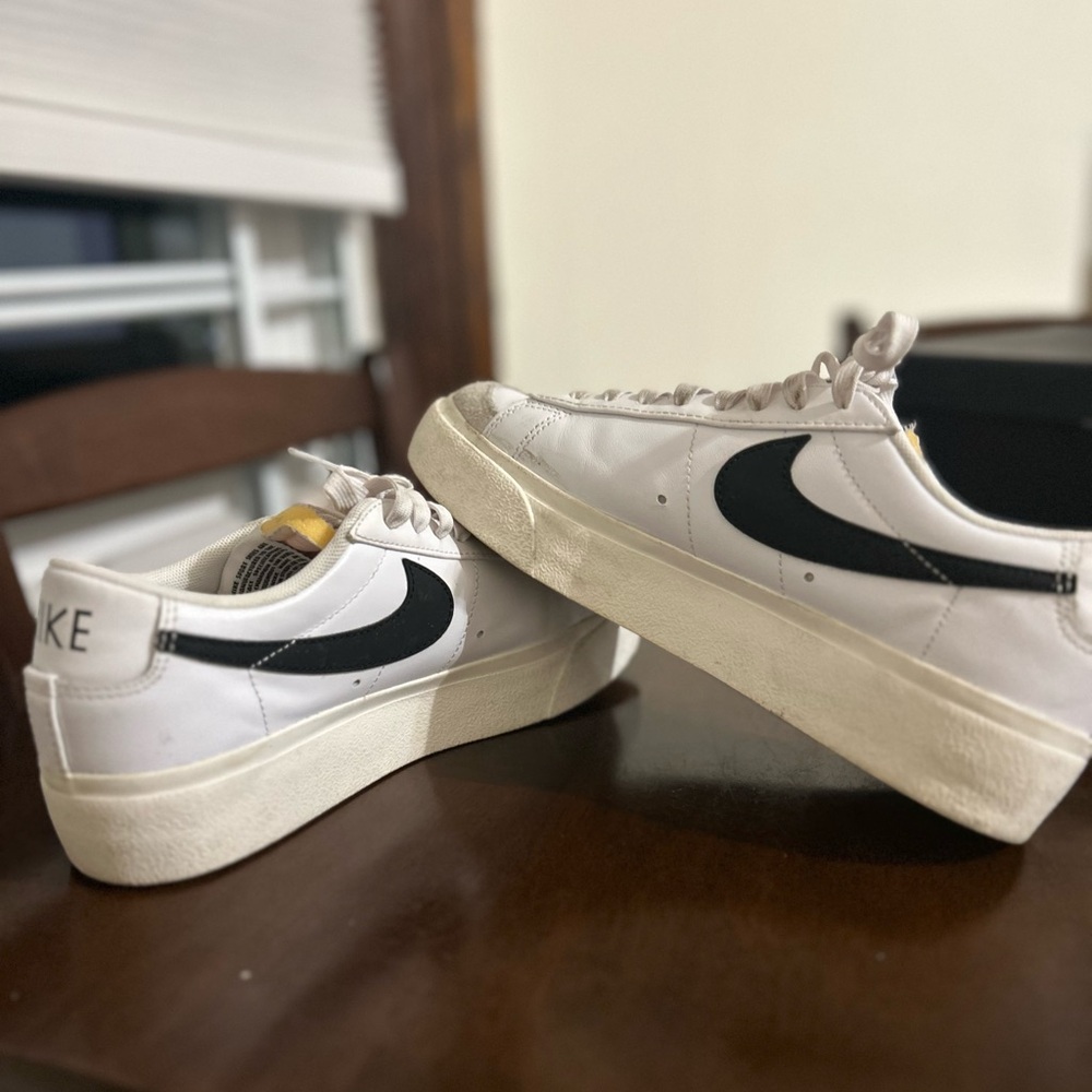 Nike Women’s White and Black Low-Top Sneakers